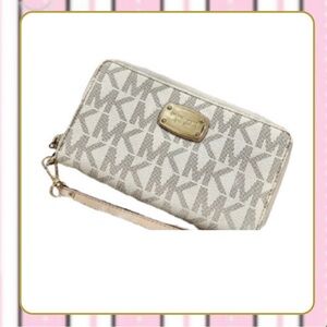 ✨Michael Kors ✨ Jet set travel wallet